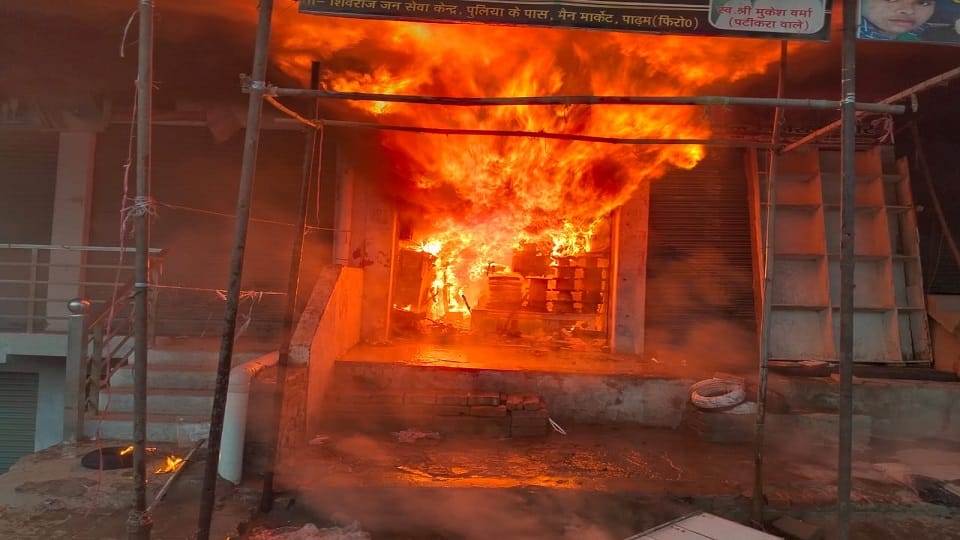 Fire in electronics and jewelers shop due to short circuit, loss worth lakhs