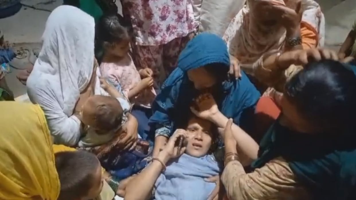 Sitamarhi: sudden fire broke out in 5 houses of 5 brothers; Innocent child burnt to death, grocery shop burnt