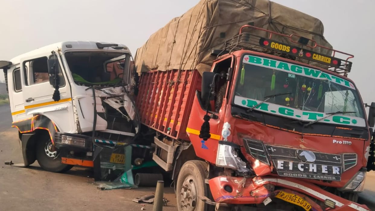 two young man died road accident in varanasi