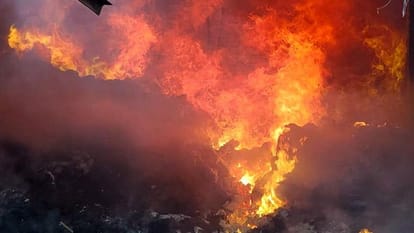 Amroha: Fire broke out in Cotton Best factory, fire brigade brought it under control in two hours