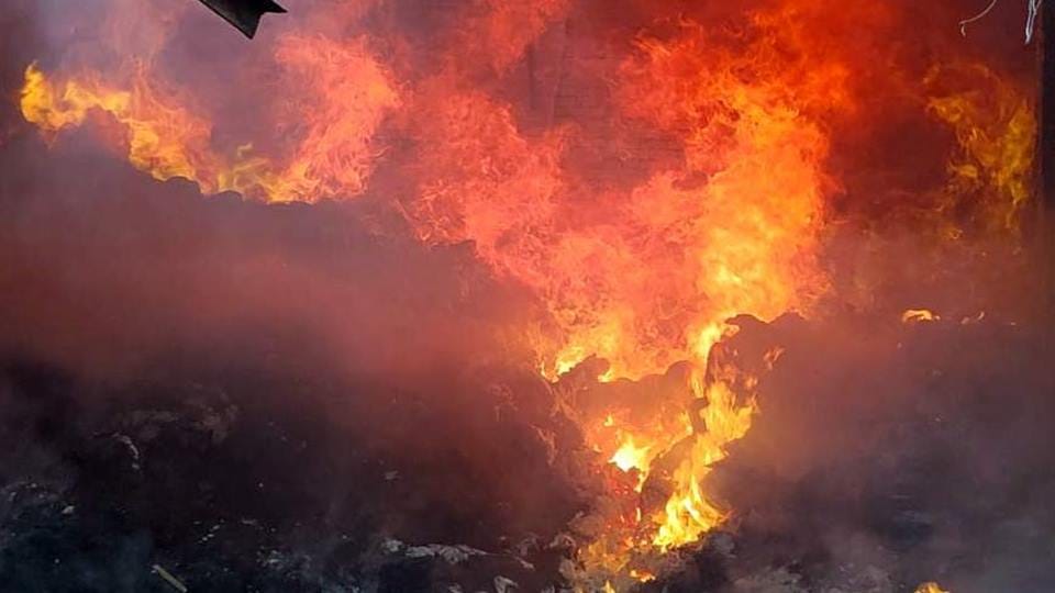 Amroha: Fire broke out in Cotton Best factory, fire brigade brought it under control in two hours
