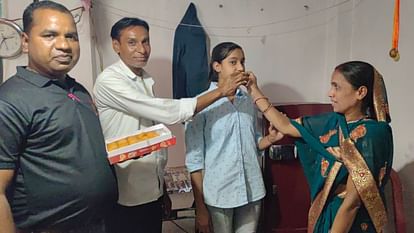 Bihar Board Result: बारूण की सेजल ने मैट्रिक परीक्षा में राज्य भर में लाया 5वां स्थान, शिक्षिका बनने की तमन्ना Bihar Board: Barun's Sejal got 5th position in state in matriculation exam, aspires to become a teacher
