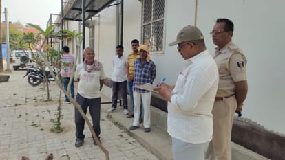 Bihar News : भीषण सड़क हादसे में तीन महिला समेत चार लोगों की मौत, 11 घायल; घर लौट रहे थे सभी, पिकअप वैन पलटी Bihar News: Four people including three women died in a road accident in Arrah; pickup van overturned