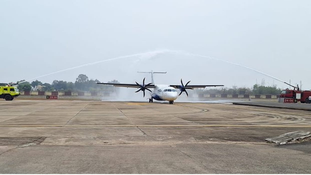 Jagdalpur to Hyderabad Flight Service started, welcome with water cannon on first day