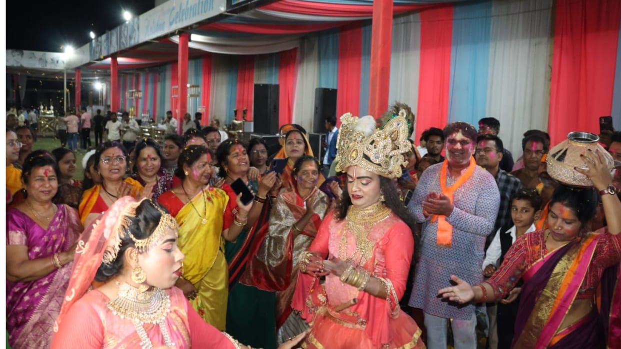 Phag festival celebrated by showering six quintals of flowers