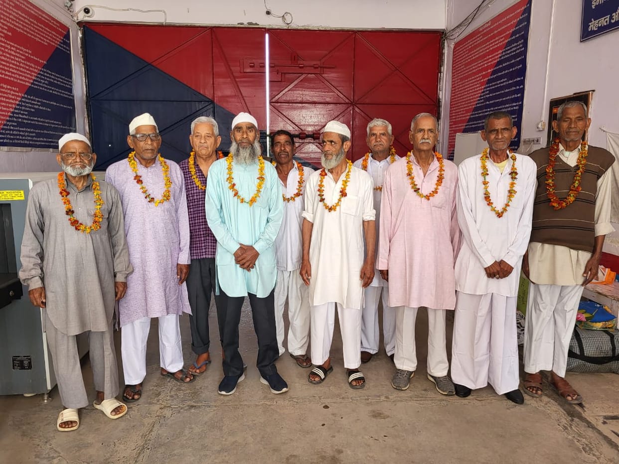 Haridwar News: 10 prisoners who have crossed 70 years of age were released from Roshnabad jail