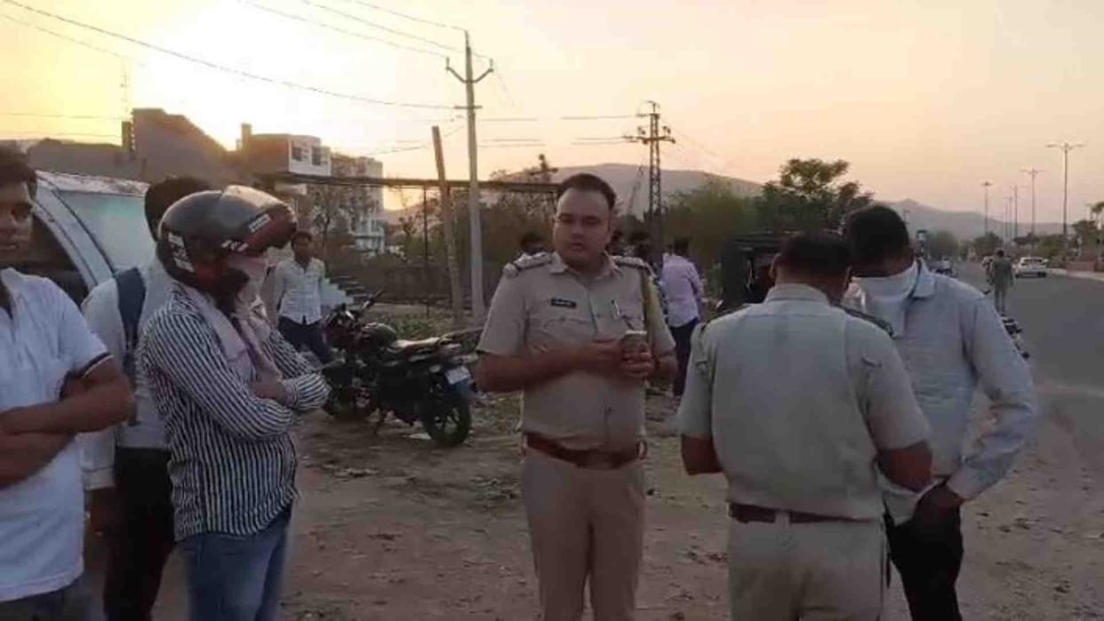 Alwar News: Sensation spread after body of unknown person found in Shivaji Park drain