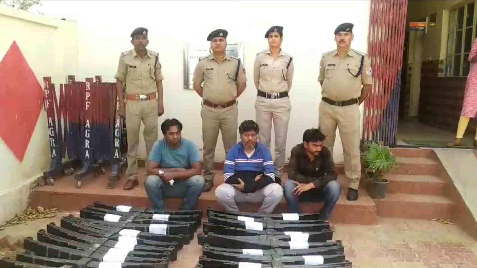 पुलिस की गिरफ्त में आरोपी।