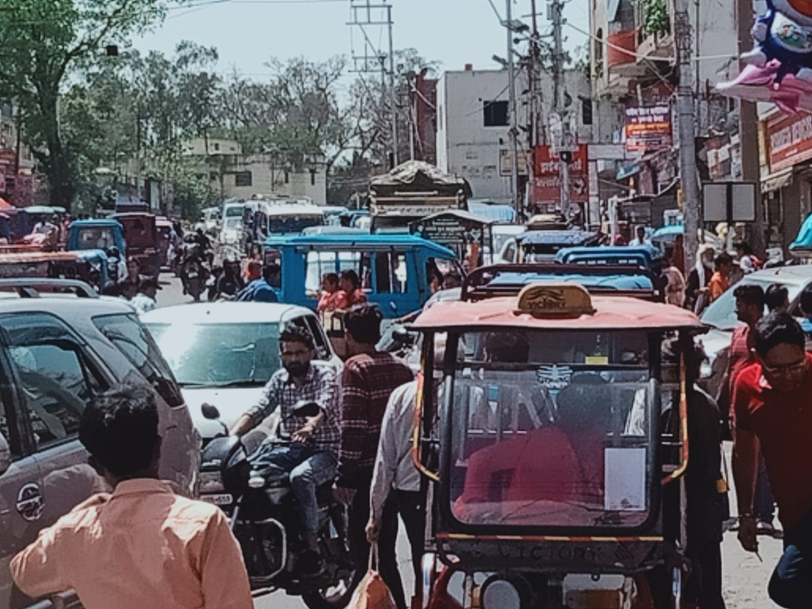 Super Weekend Huge Crowd of tourist In Haridwar And  Rishikesh Heavy Traffic Jam in Photos