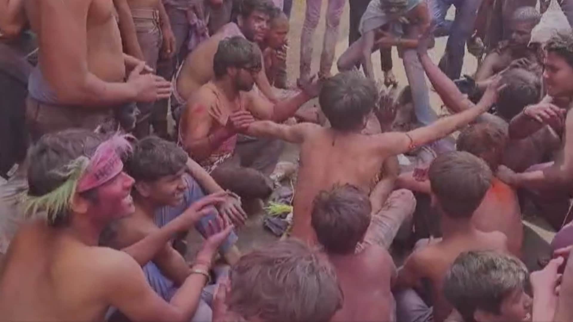 रंग पंचमी के पावन पर्व पर उड़ा रंग गुलाल