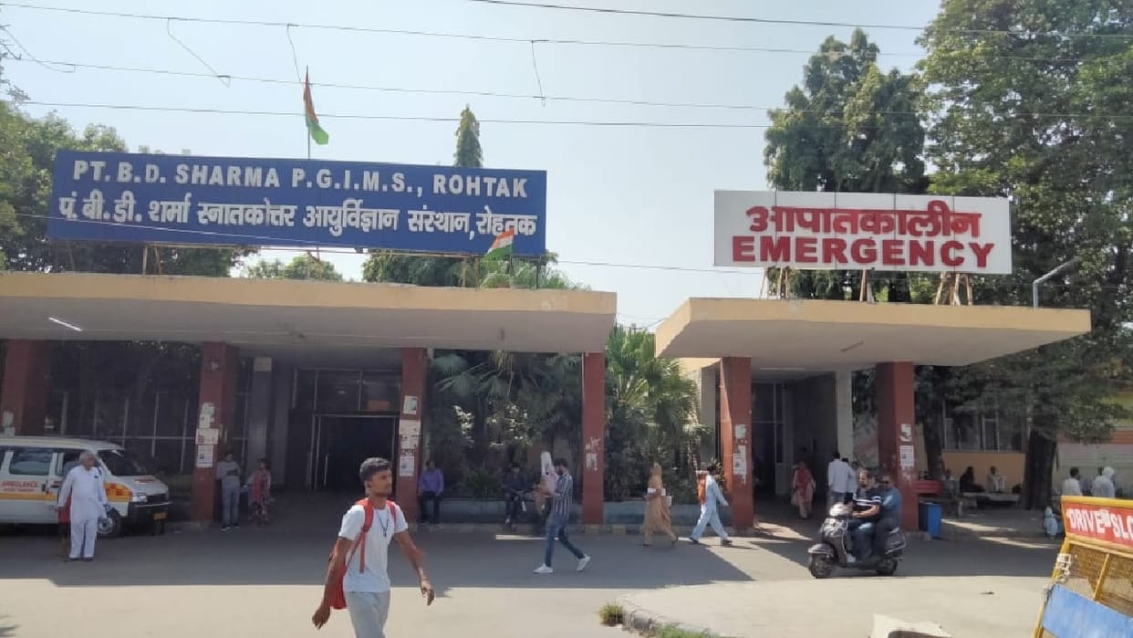 Jhajjar prisoner absconds with handcuffs from Rohtak PGI ward, was admitted for treatment from Dulina jail