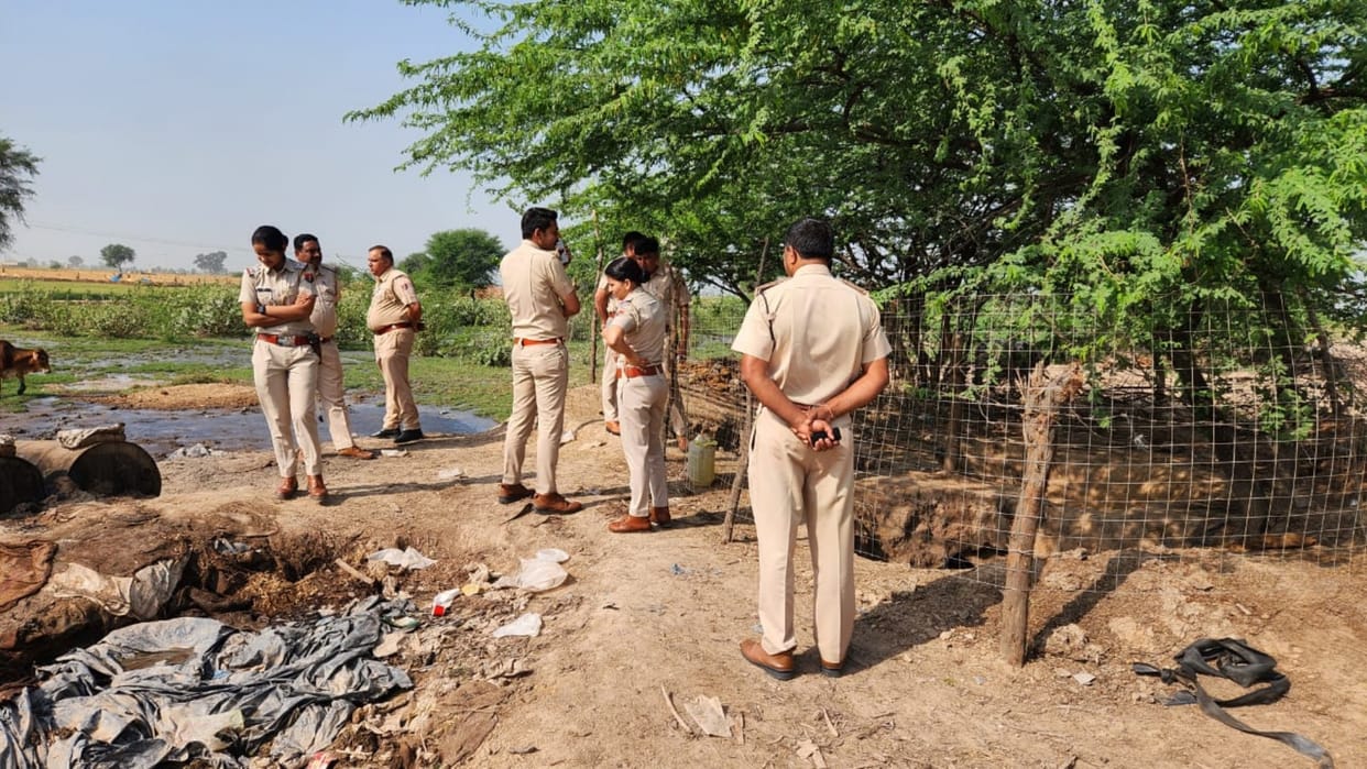 Hanumangarh News: Excise department along with police raided, 14 raw kilns along with 20 liter Lahan destroyed