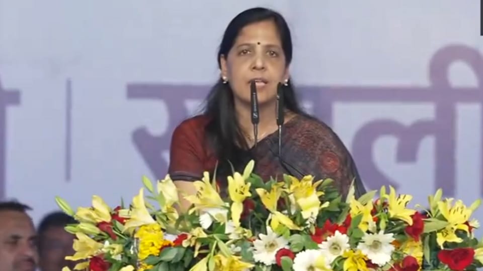 Arvind Kejriwal News: AAP MLAs Met Sunita Kejriwal at Delhi Chief Minister Residence