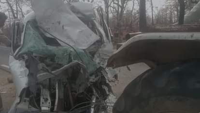 ट्रक और ईको वाहन की हुई टक्कर