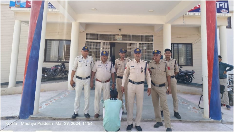 Tikamgarh News: Criminal carrying reward of ten thousand rupees arrested had kidnapped minor