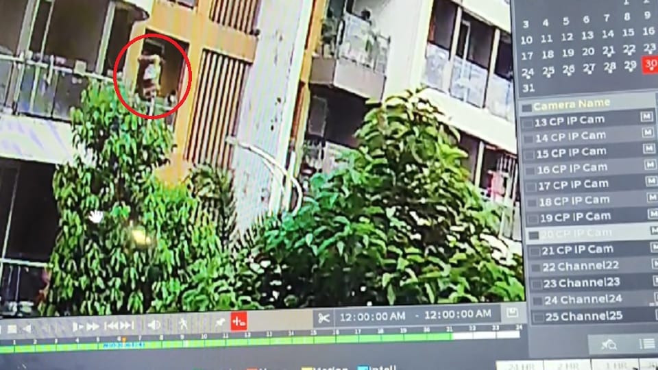 Young man committed suicide by jumping from the balcony of the flat