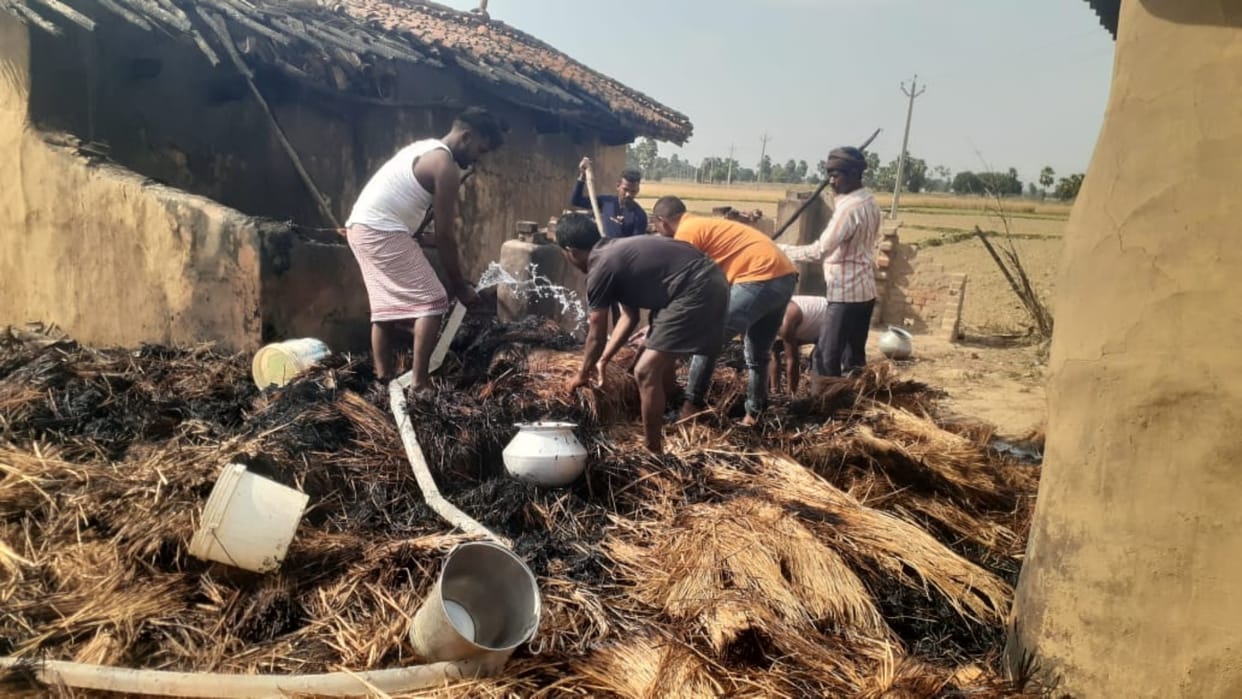 Bihar News : Child burnt alive in Jamui, all goods with home burnt to ashes,bihar police
