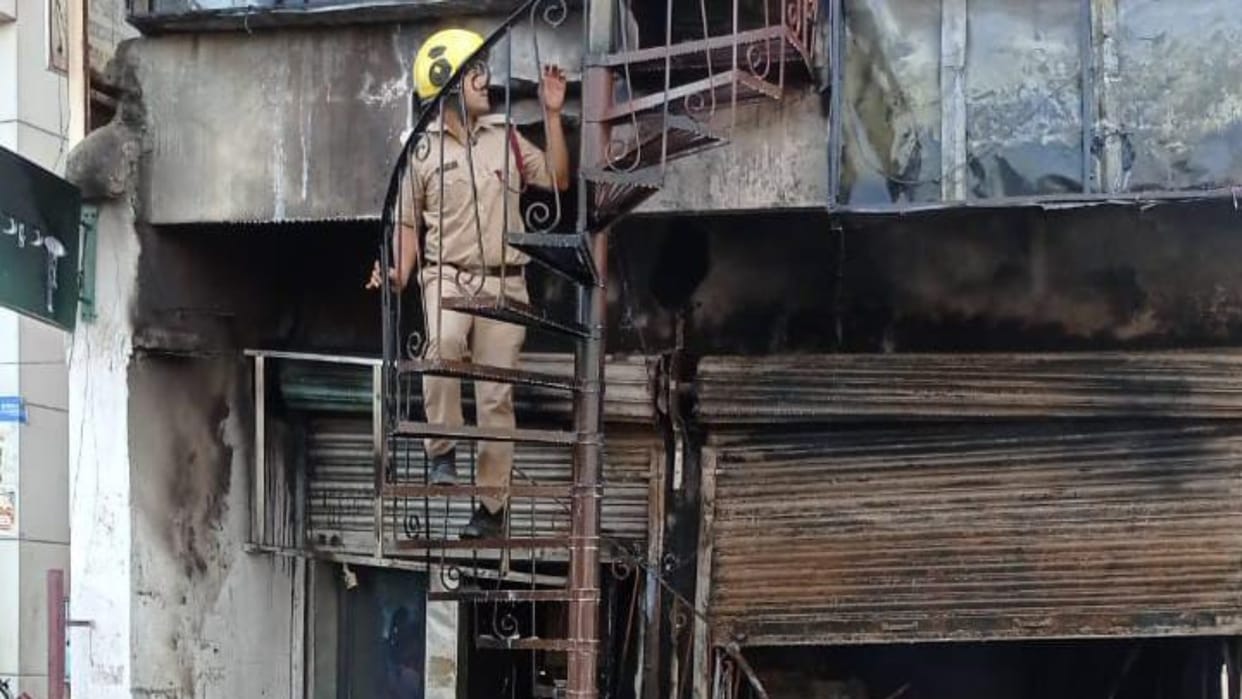 Bihar News : Fire broke out in ATM in Patna, all the money burnt to ashes, police engaged in investigation.