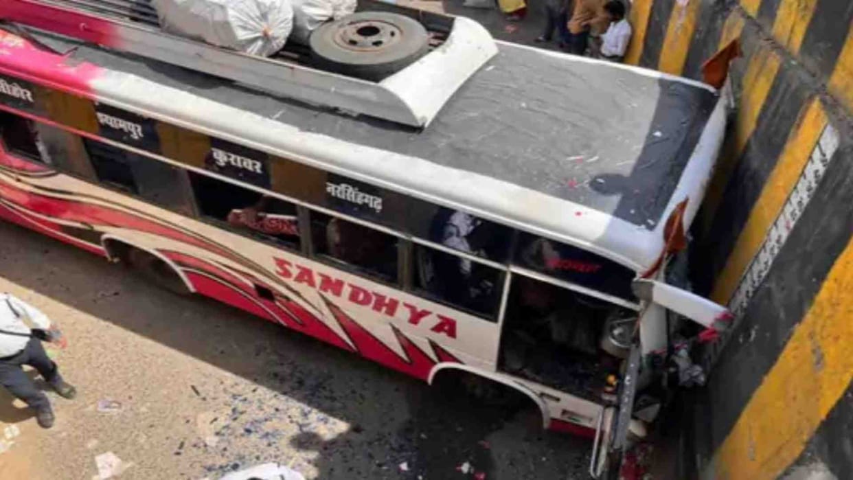 Sehore News: Passenger bus collides with railway under bridge, 16 injured