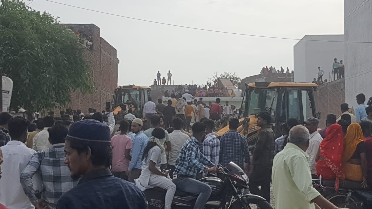 house collapsed due to fireworks explosion mother and son died in budaun