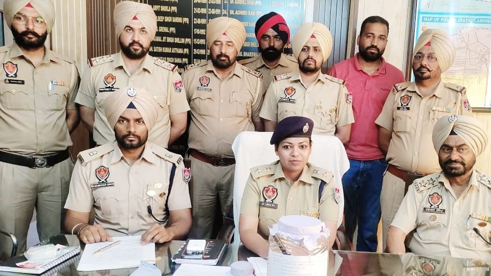 Five accused of loot arrested by abohar police