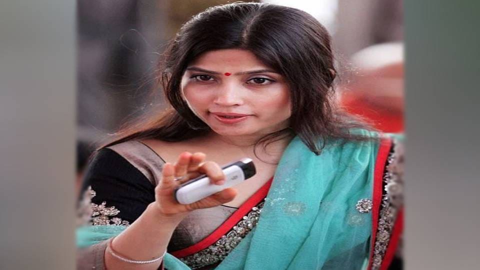 MP Dimple Yadav became strict on the Electricity Corporation, raised questions on power cuts and mismanagement