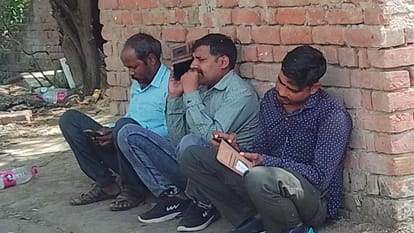 Jalaun: मेडिकल कॉलेज में भर्ती मरीज ने तीसरी मंजिल से लगाई छलांग, मौत से मचा कोहराम, बीमारी से था परेशान Jalaun: Patient admitted in medical college jumped from third floor, died