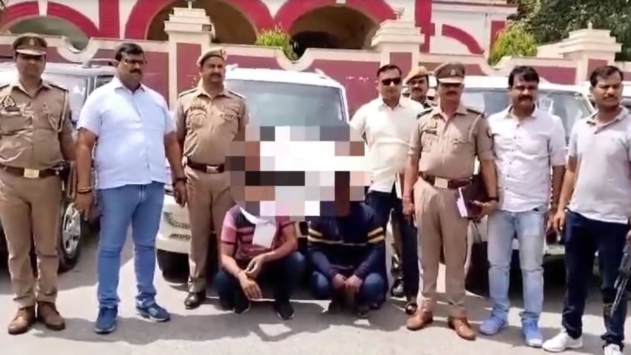 two people arrested with Five four-wheelers and fake number plates in ghazipur