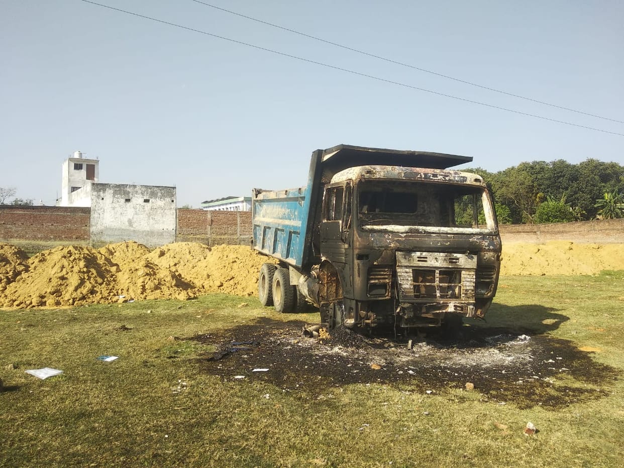 Driver died when a dumper catches fire in circular road in Gonda.