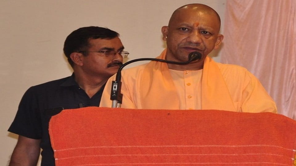 Girl from Rampur reached Hathras to meet CM Yogi