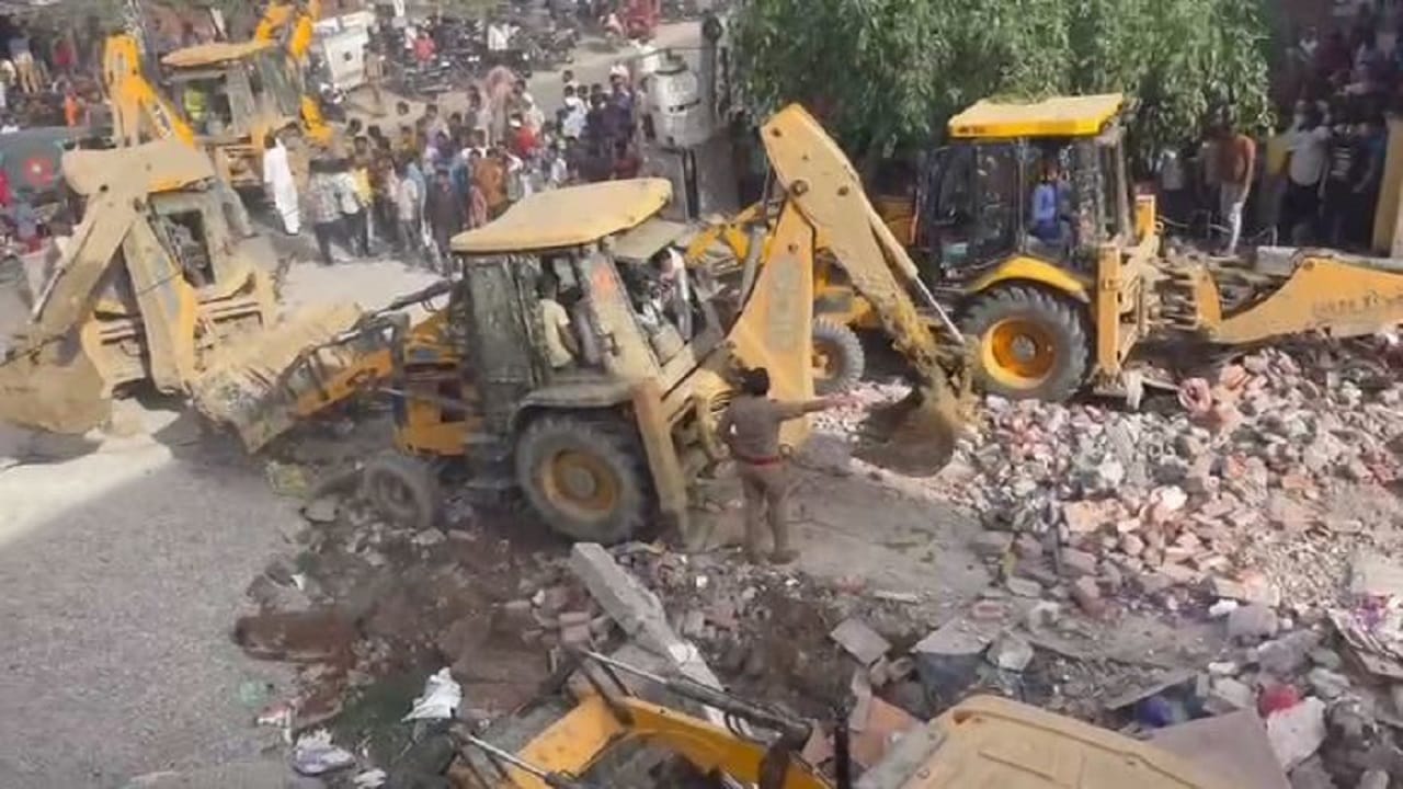house collapsed due to fireworks explosion mother and son died in budaun