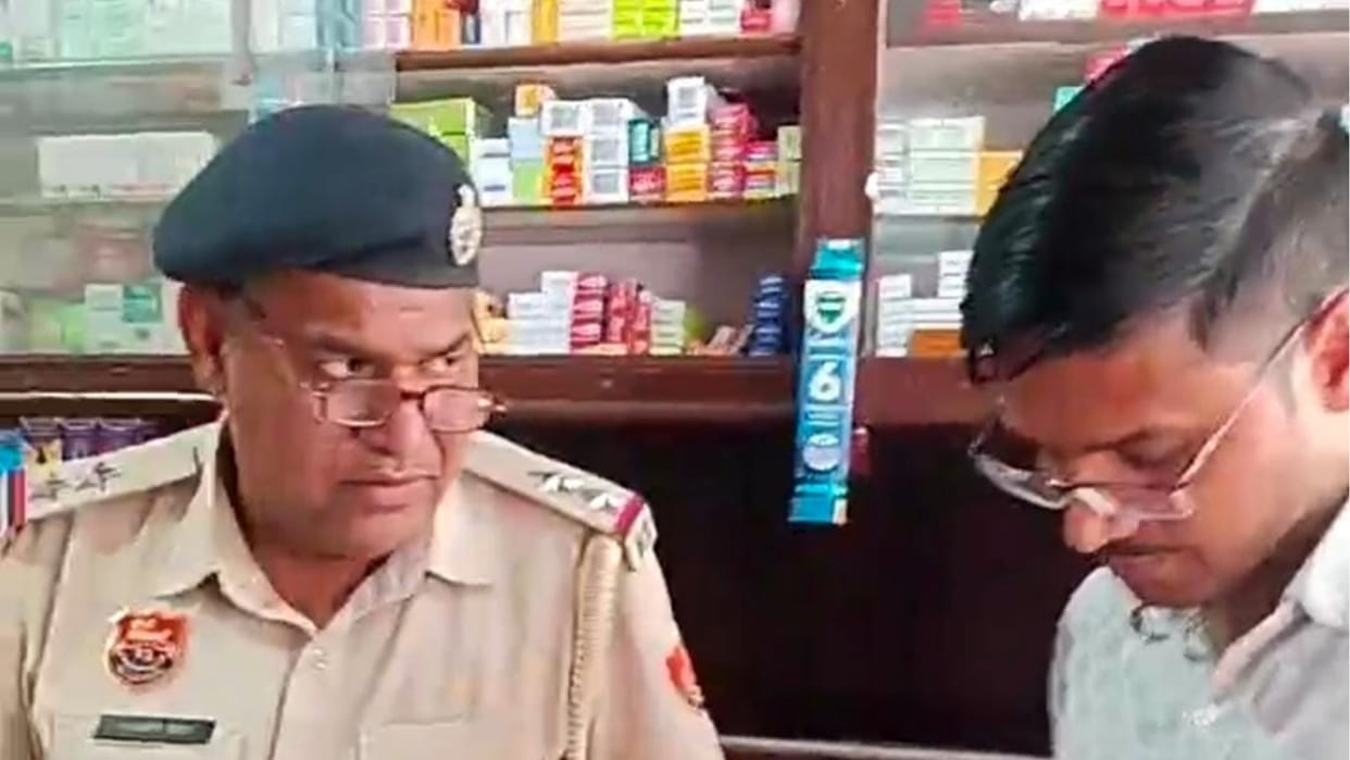 Haryana: Masked youth stole cash worth Rs 80 thousand from the medical hall in broad daylight