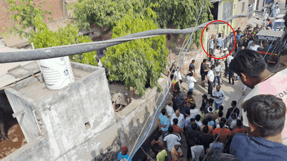 Leopard entered Jagatpur village of Burari