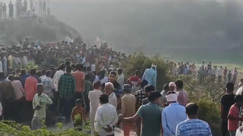 Young man murdered by slitting his throat in Aligarh