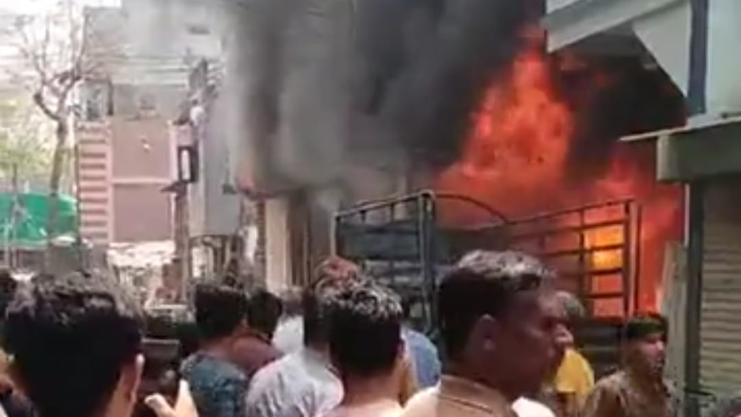 Indore News: Fire broke out in a cooler warehouse in Indore, people extinguished the fire before the arrival o