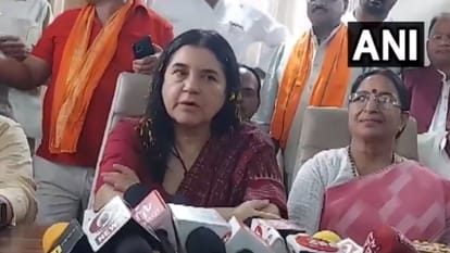 UP BJP: भाजपा से वरुण गांधी का टिकट कटने पर मेनका ने तोड़ी चुप्पी, कहा- मैं भाजपा में बहुत खुश हूं Menka Gandhi comments on Varun Gandhi denied ticket from BJP.