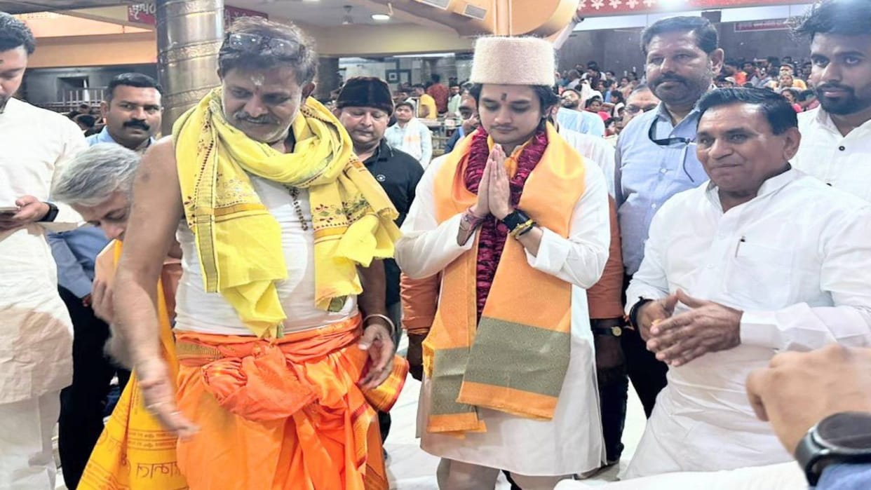 Baba Mahakal Union Minister Jyotiraditya Scindia son reached Ujjain says this after seeing Mahakal