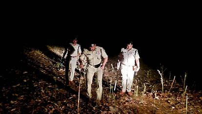 Shahdol: नेशनल हाइवे-43 के समीप मिला अज्ञात महिला का अधजला शव, ADGP ने की आरोपी पर इनाम की घोषणा Shahdol Half-burnt body of an unknown woman found near National Highway-43