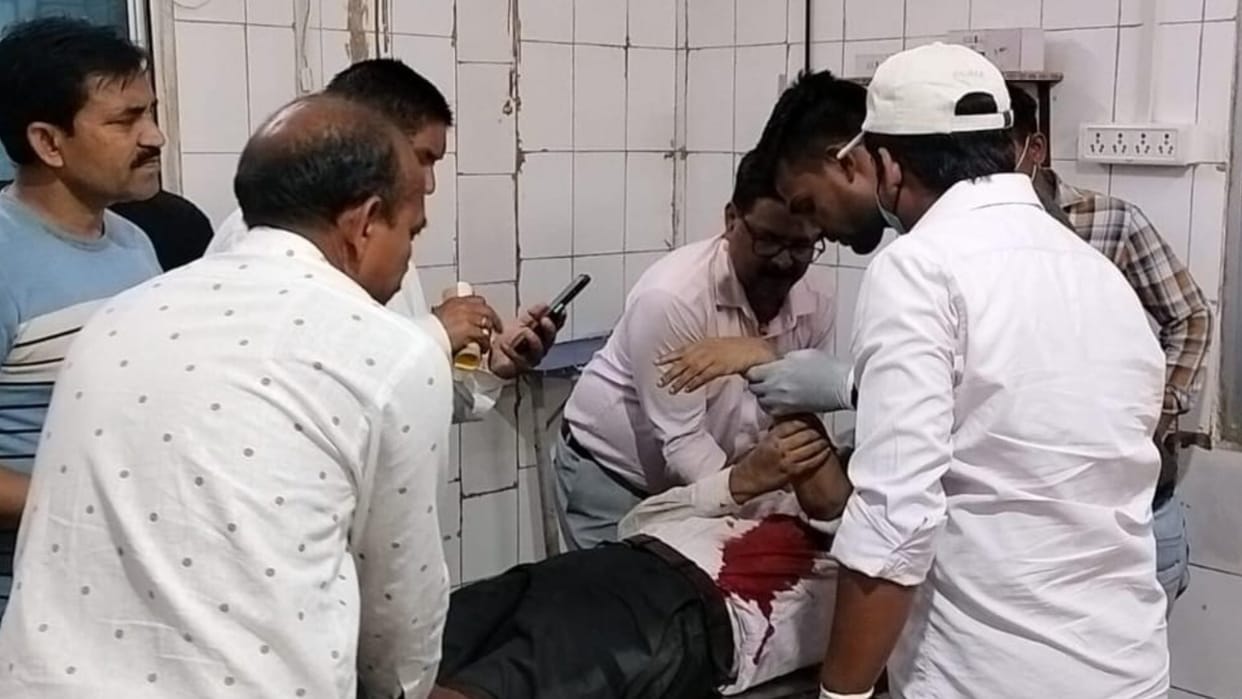 Two government employees injured after auto overturns in bhojpur