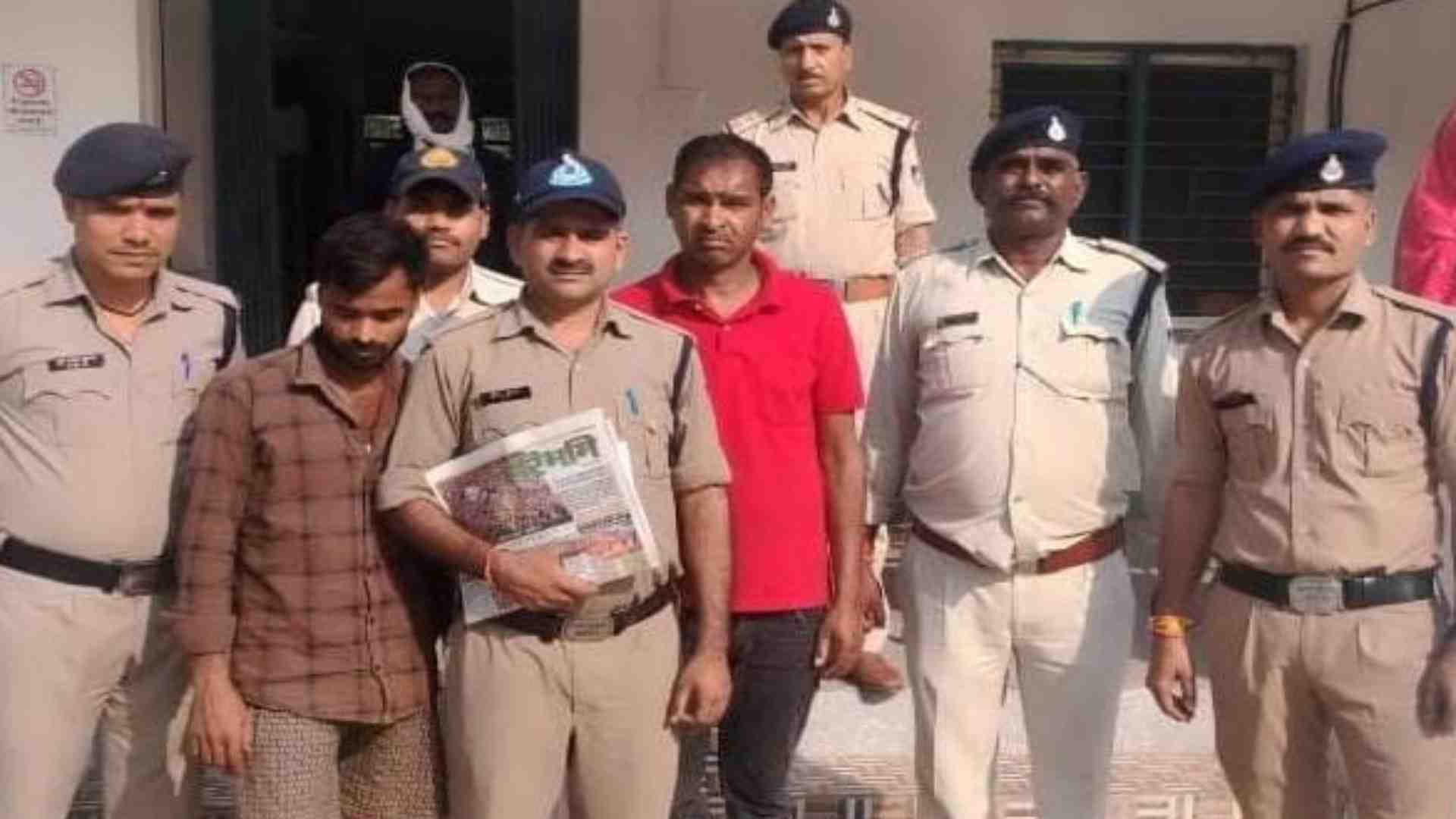 पुलिस की गिरफ्त में आरोपी।