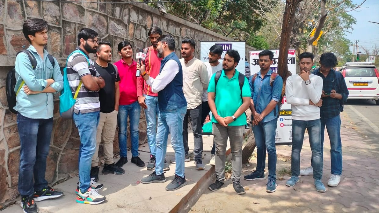 Lok Sabha Election 2024 Satta Ka Sangram Coverage discussion with youth in Noida Gautam Buddha Nagar up News