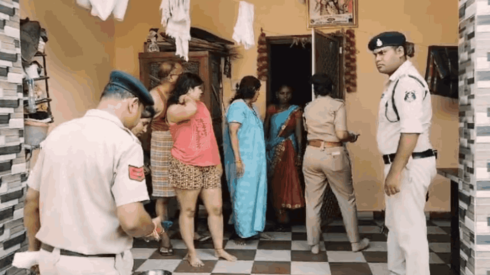 देह व्यापार का भंडाफोड़