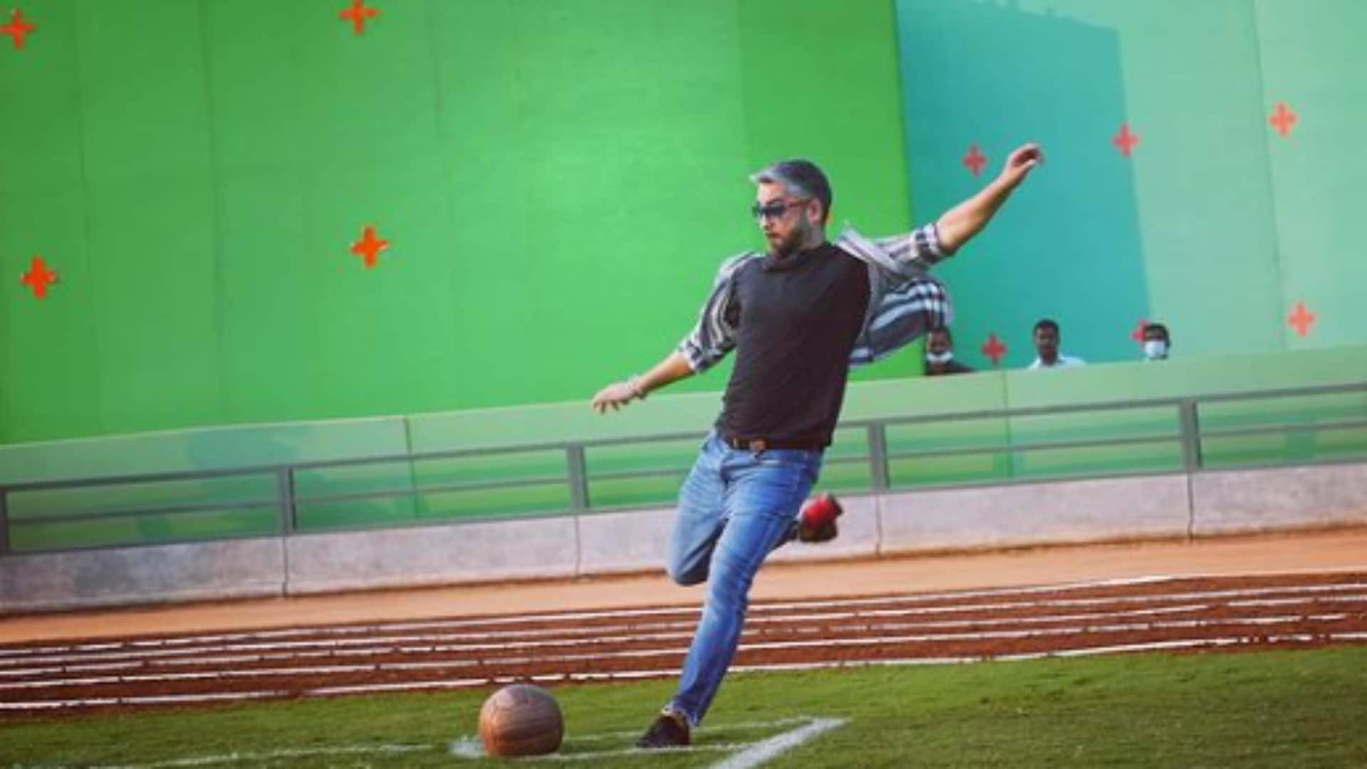 maidaan director amit sharma said there is no similarity between his film and Shah Rukh Khan Chak de india