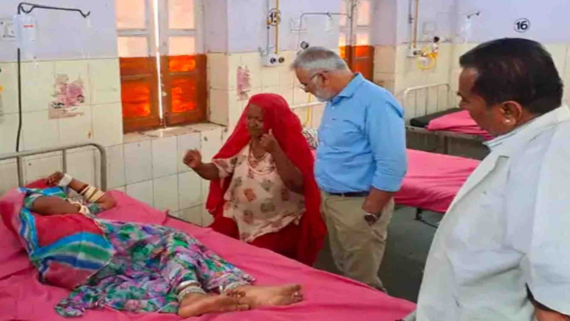 अस्पताल का निरीक्षण करने पहुंचे एसडीएम।