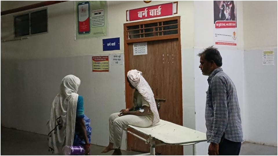 Betul News: Girlfriend refused to marry angry lover poured petrol and set her on fire