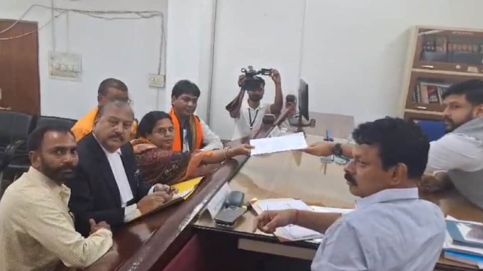 Roopkumari Choudhary of BJP filed nomination from Mahasamund and Tamradhwaj Sahu of Congress filed nomination