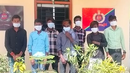 Bihar News: बाल मजदूरी के लिए ले जाए जा रहे छह बच्चों को आरपीएफ ने छुड़वाया, एक आरोपी गिरफ्तार Bihar News: RPF rescued six children being taken for child labor in Rohtas, one accused arrested