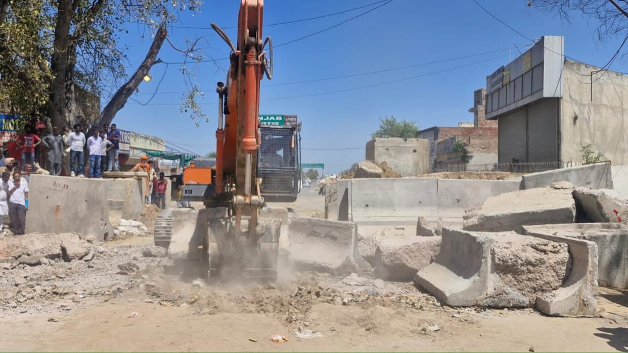 Borders closed for 43 days opened: Action taken after citizens stopped Dabwali