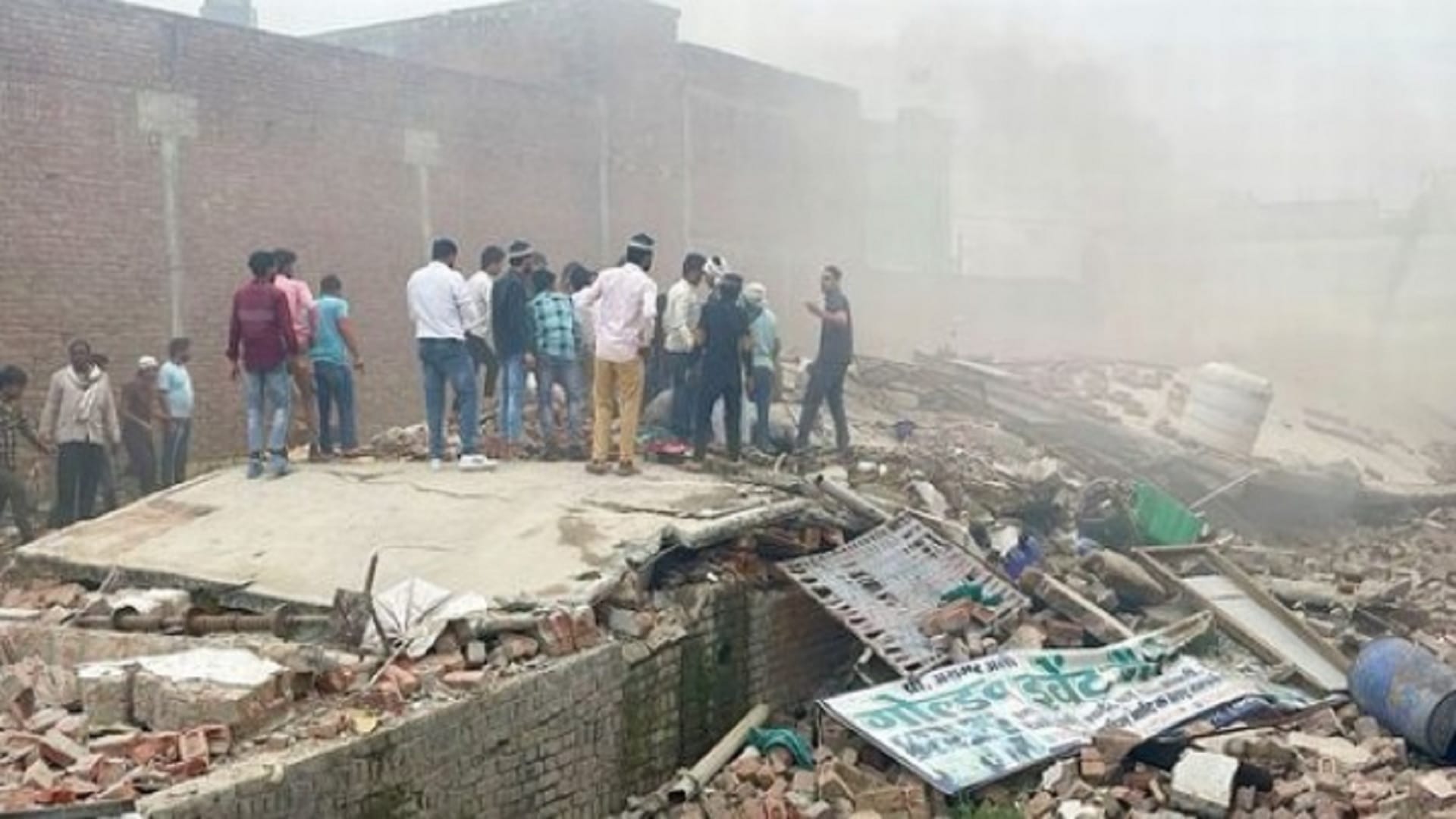 badaun case CCTV footage of blast 12 second blast Pieces of shutter fell 50 meters away watch video