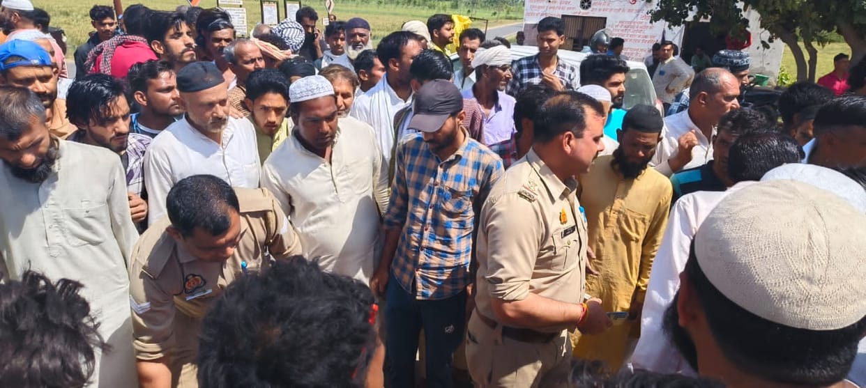 Big accident in Shamli, UP, painful death of bike riding couple due to collision with pick up